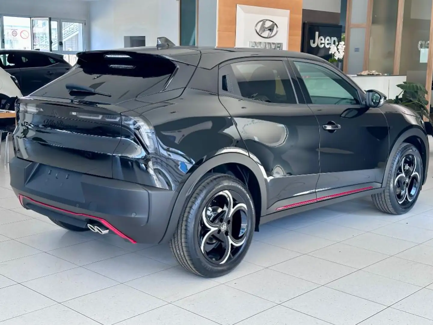 Alfa Romeo Junior 1.2 136 CV Hybrid eDCT6 Speciale Noir - 2