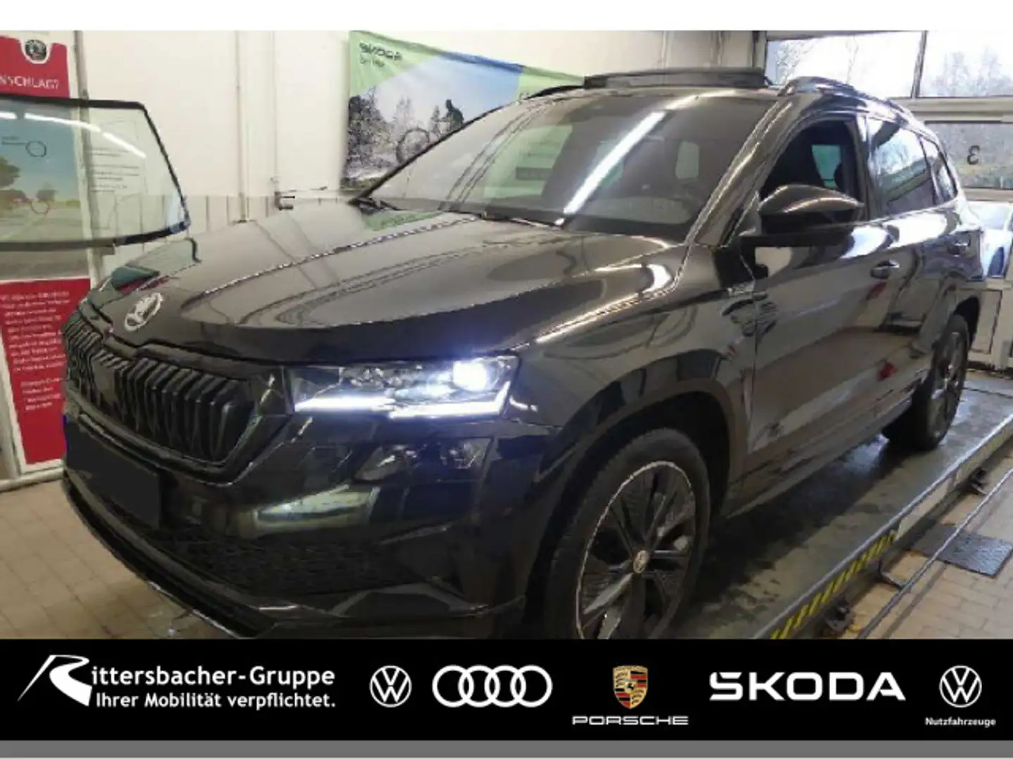 Skoda Karoq Sportline 2.0 TSI DSG 4x4 AHK Kamera Pano Schwarz - 1