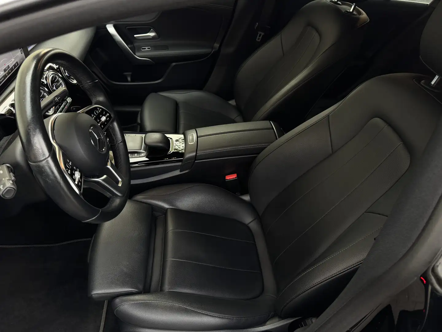 Mercedes-Benz CLA 180 Shooting Brake Luxury Aut Widescreen Navi SfeerVer Zwart - 2