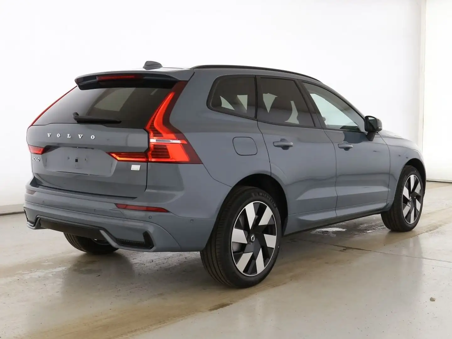 Volvo XC60 T8 Plus Dark Recharge Plug-In Hybrid AWD Grau - 2