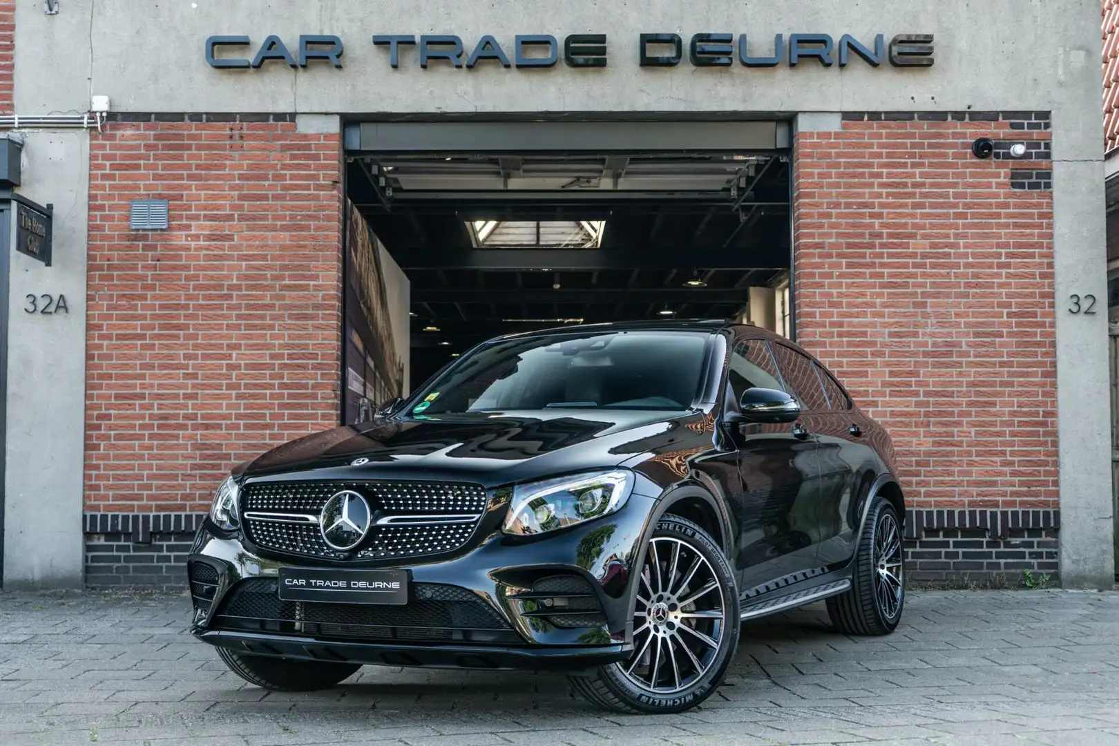 Mercedes-Benz GLC 300 Coupé 4MATIC AMG Pano / 360 / Burmester Schwarz - 1