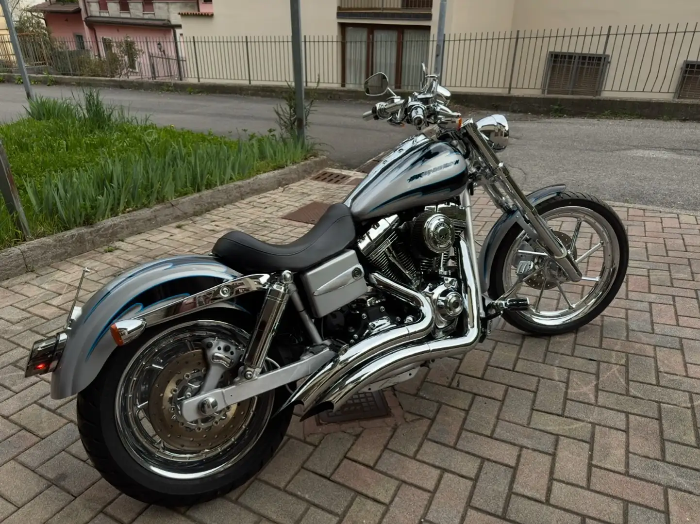 Harley-Davidson FXD CVO - FXDSE 110 Dyna Screamin’ Eagle Gümüş rengi - 1