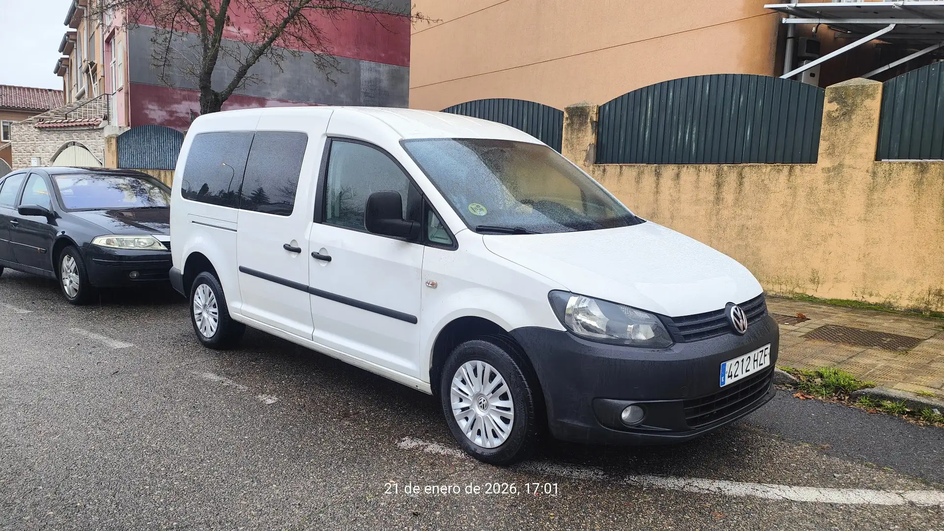 Volkswagen Caddy 2.0TDI Comfortline 4M - 1
