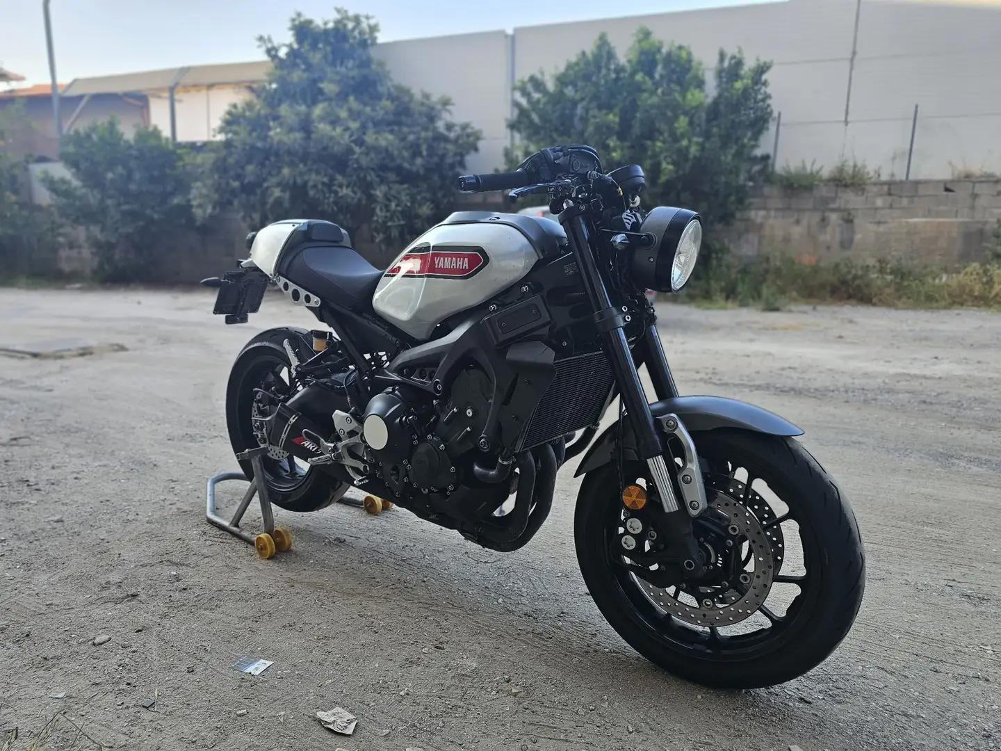 Yamaha XSR 900 Srebrny - 2