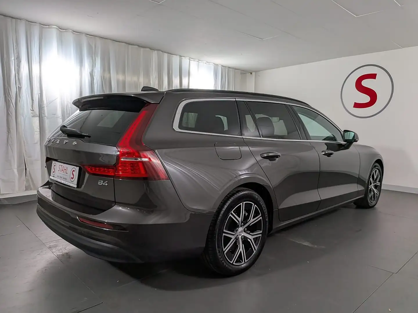 Volvo V60 B4 Core Geartronic | Auto Stahl Wien 23 Šedá - 2