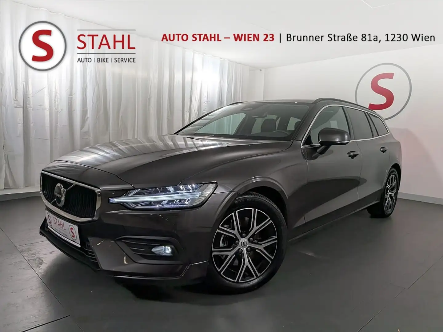 Volvo V60 B4 Core Geartronic | Auto Stahl Wien 23 Šedá - 1