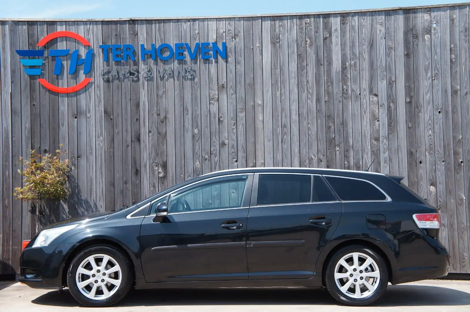 Toyota Avensis 2.0D-4D Klima Navi Standheiz. 93KW Euro5 Noir - 1