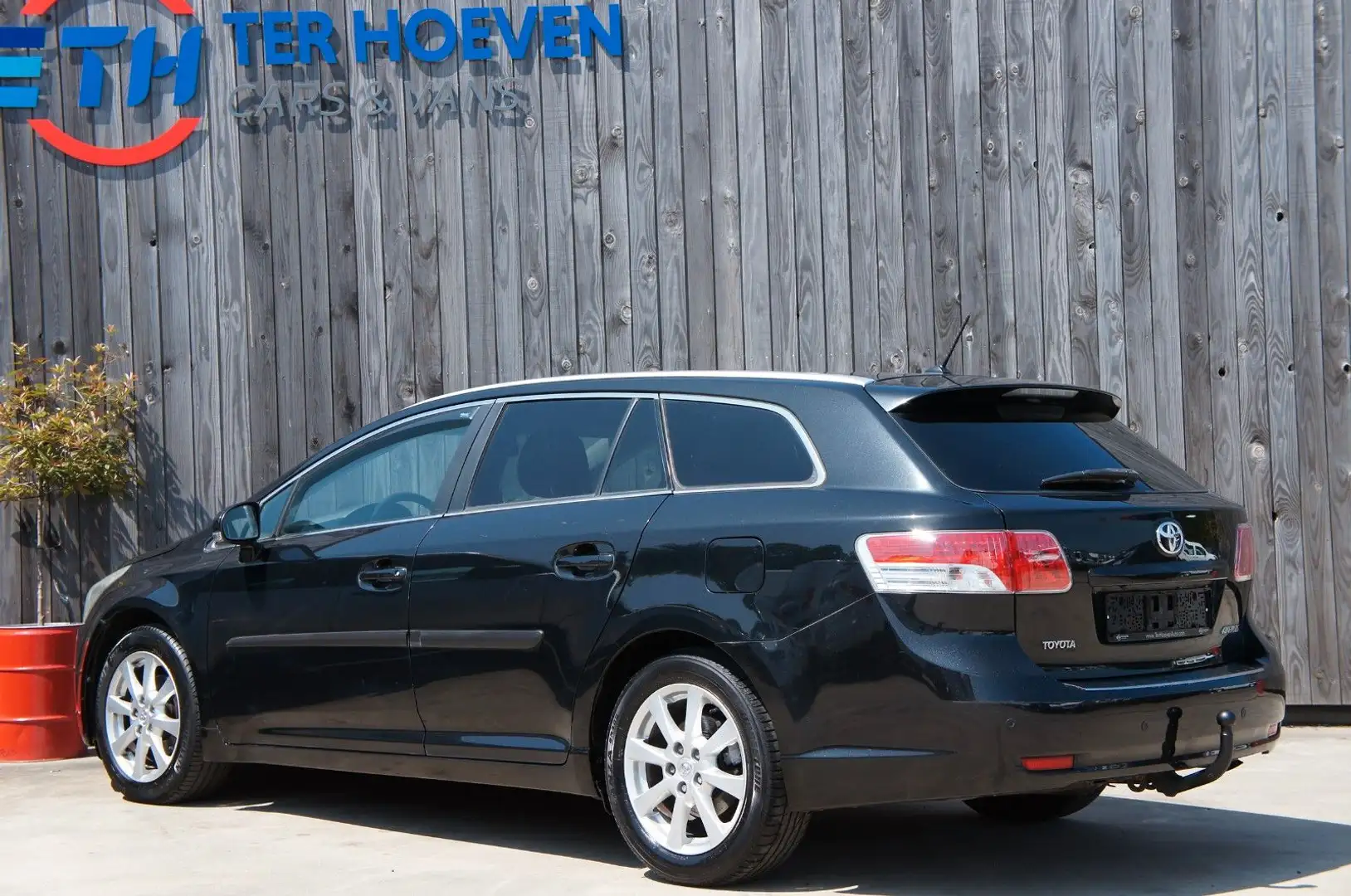 Toyota Avensis 2.0D-4D Klima Navi Standheiz. 93KW Euro5 Noir - 2