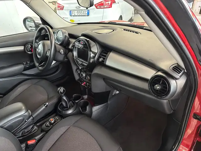 Mini Hatch view 14