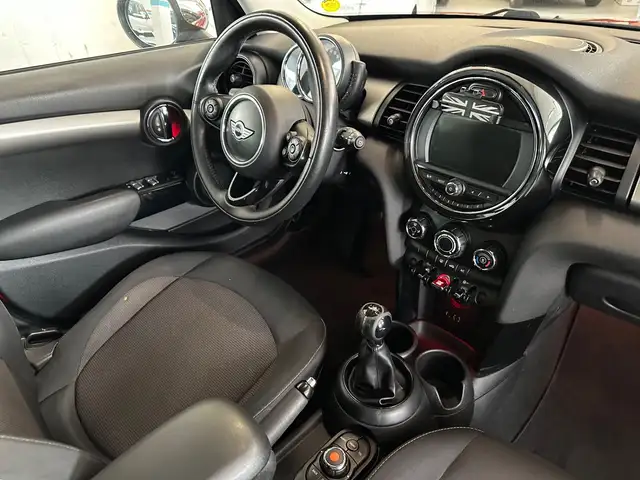 Mini Hatch view 13
