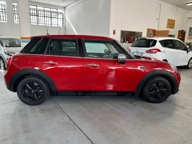 Mini Hatch view 5
