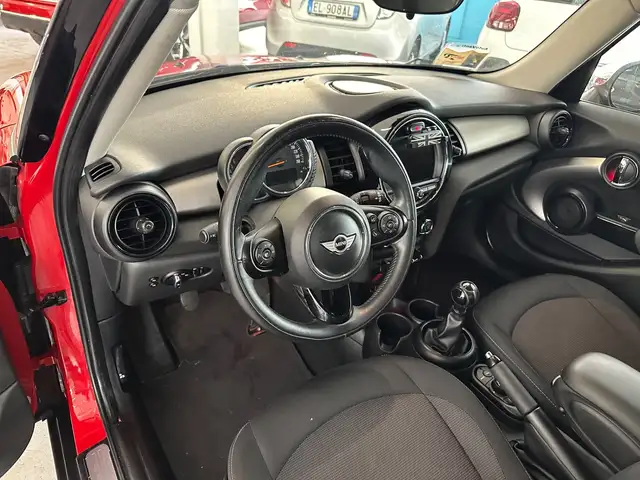 Mini Hatch view 7