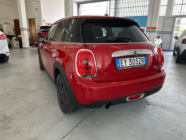 Mini Hatch view 3