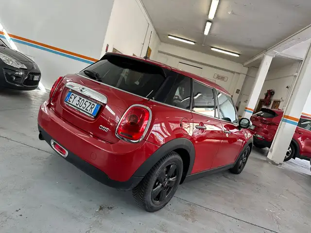 Mini Hatch view 4