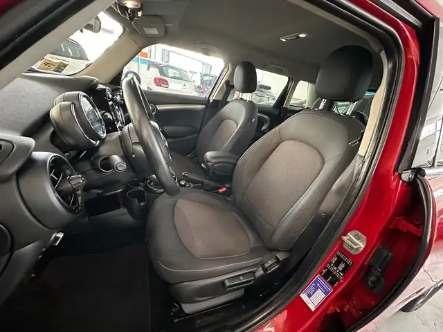 Mini Hatch view 8