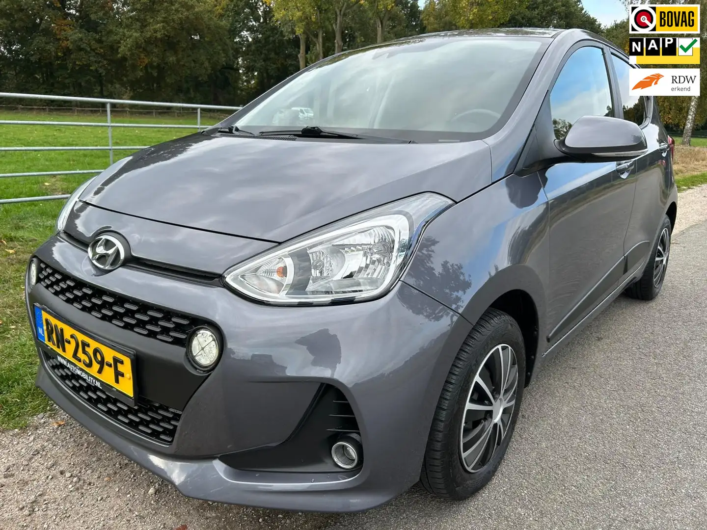 Hyundai i10 1.0i i-Premium keurig netjes 1ste eigenaar Gris - 1