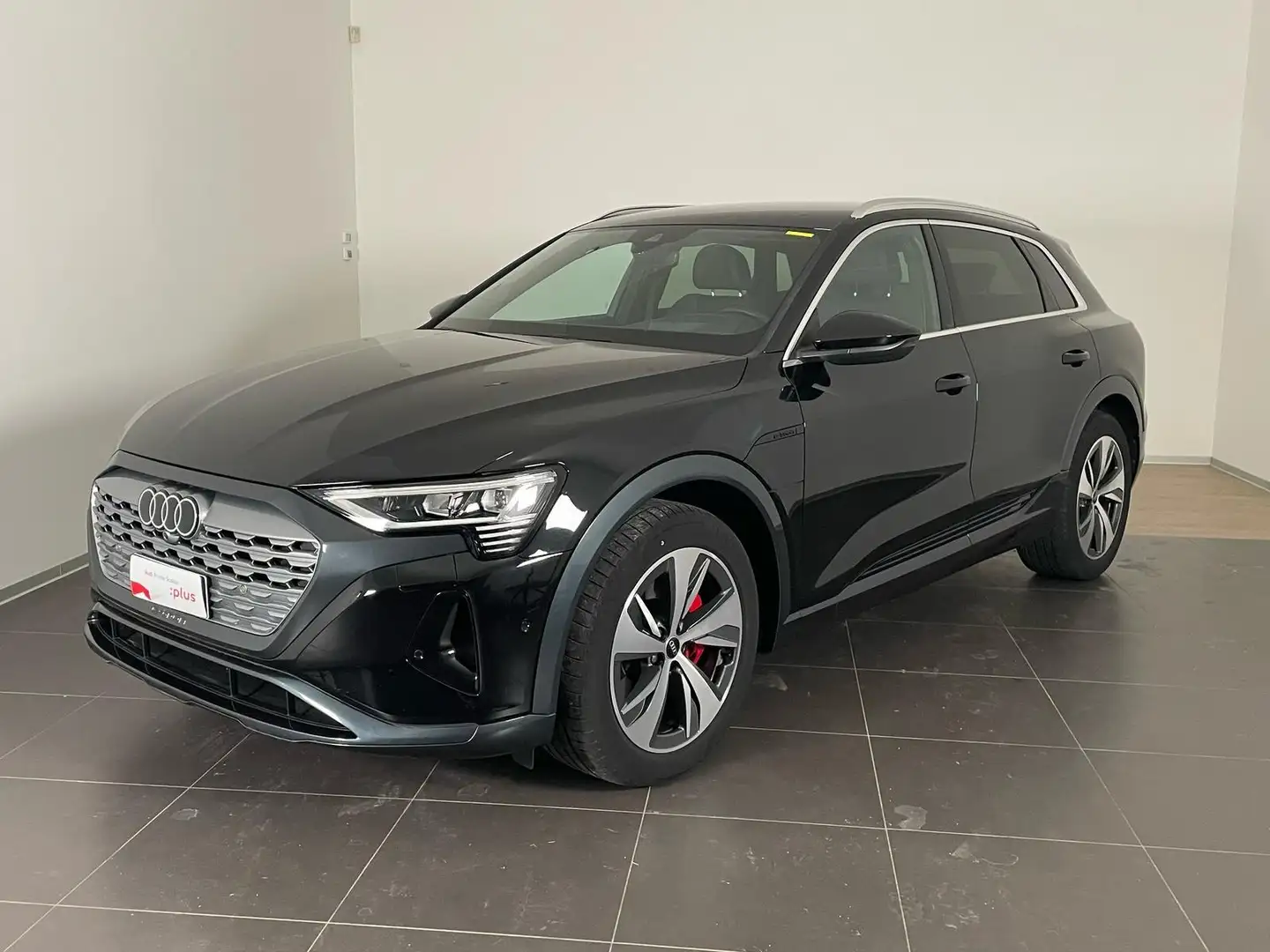 Audi Q8 e-tron 55 quattro Černá - 1