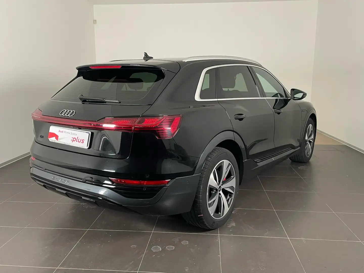 Audi Q8 e-tron 55 quattro Černá - 2