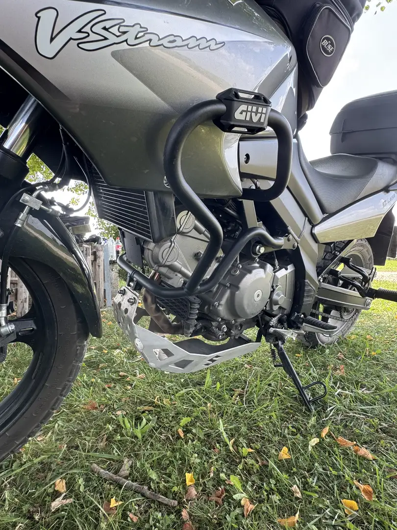 Suzuki V-Strom 650 Stříbrná - 2