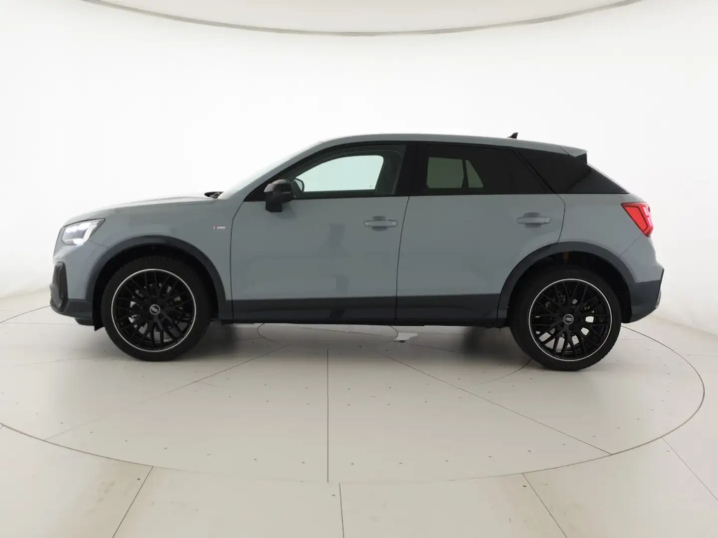 Audi Q2 35TFSI 150CV S tronic Identity Black Grigio - 2