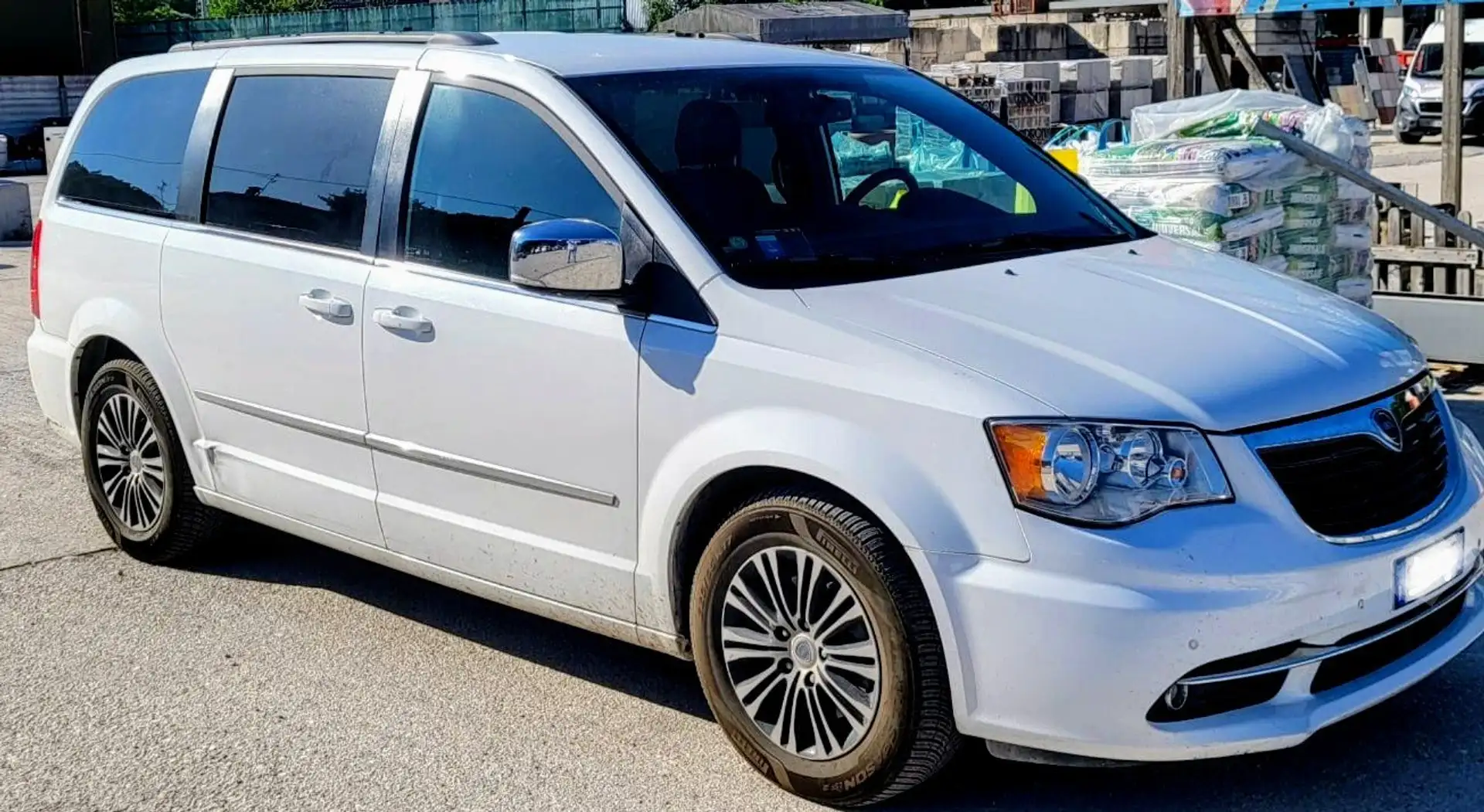 Lancia Voyager Voyager V 2.8L S 177cv auto Bianco - 1