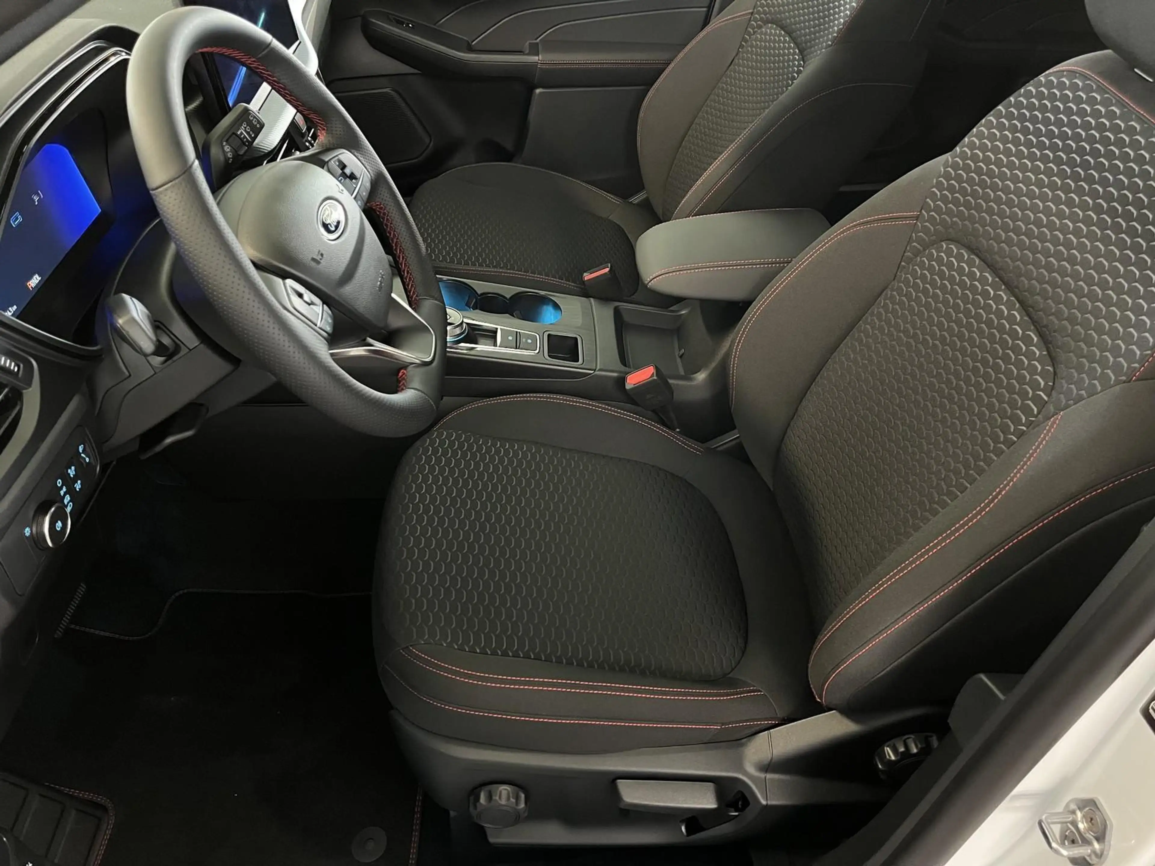 Ford Kuga FHEV Hybrid ST-Line — photo 8