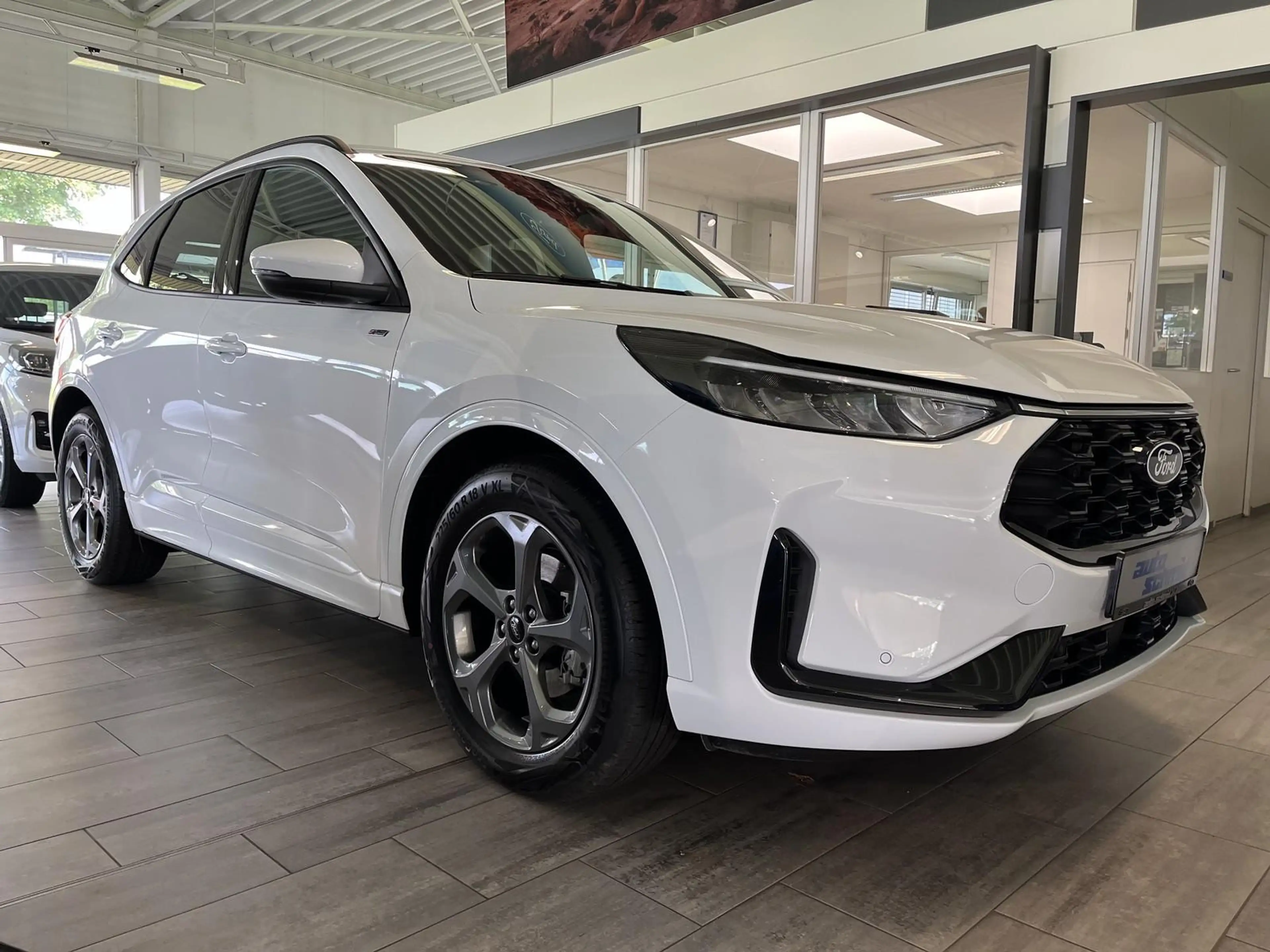 Ford Kuga FHEV Hybrid ST-Line — photo 4
