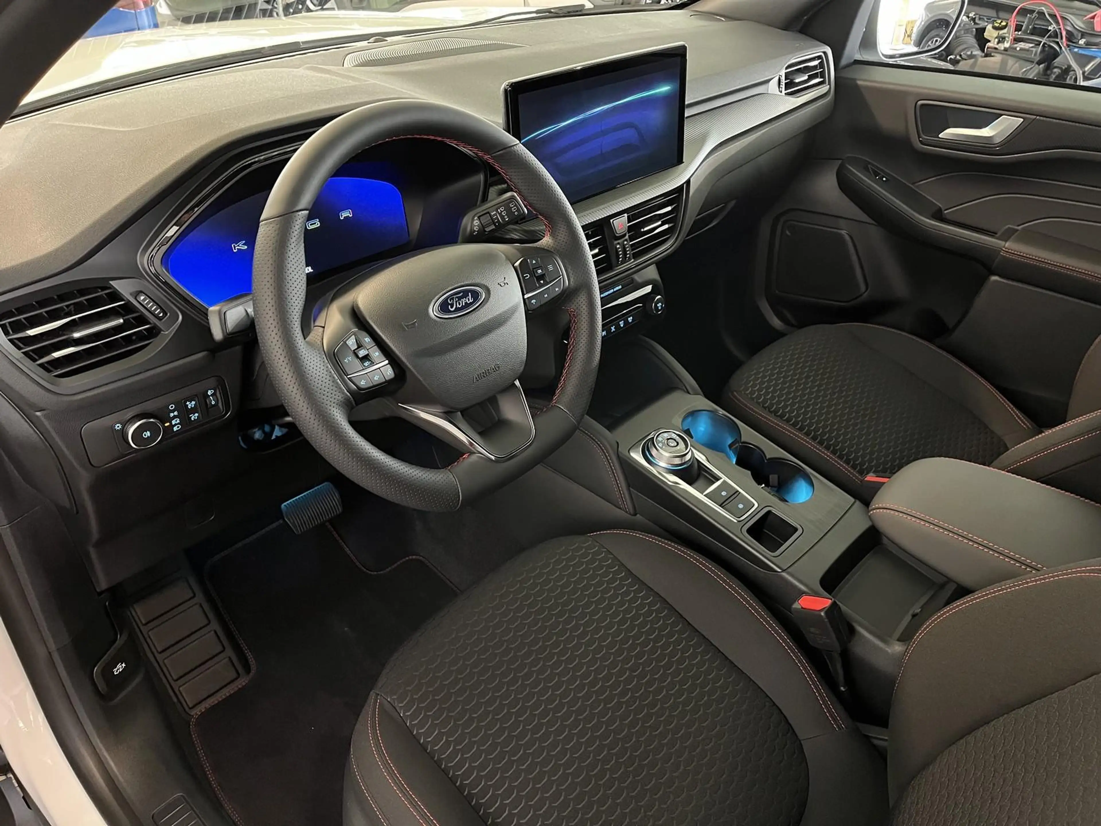 Ford Kuga FHEV Hybrid ST-Line — photo 7