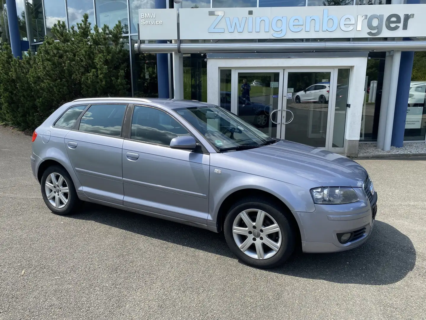 Audi A3 Sportback 1.6 FSI Attraction Klimaaut. Silber - 1