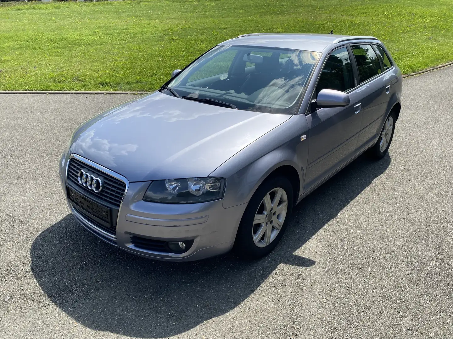 Audi A3 Sportback 1.6 FSI Attraction Klimaaut. Silber - 2