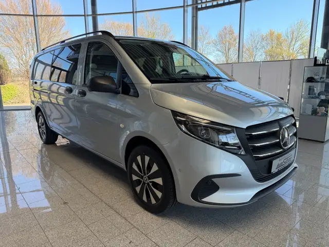 Mercedes-Benz Vito view 3