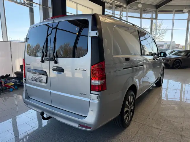 Mercedes-Benz Vito view 4