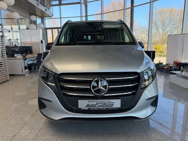 Mercedes-Benz Vito view 2