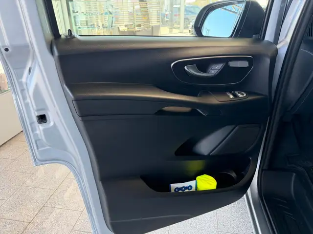 Mercedes-Benz Vito view 7