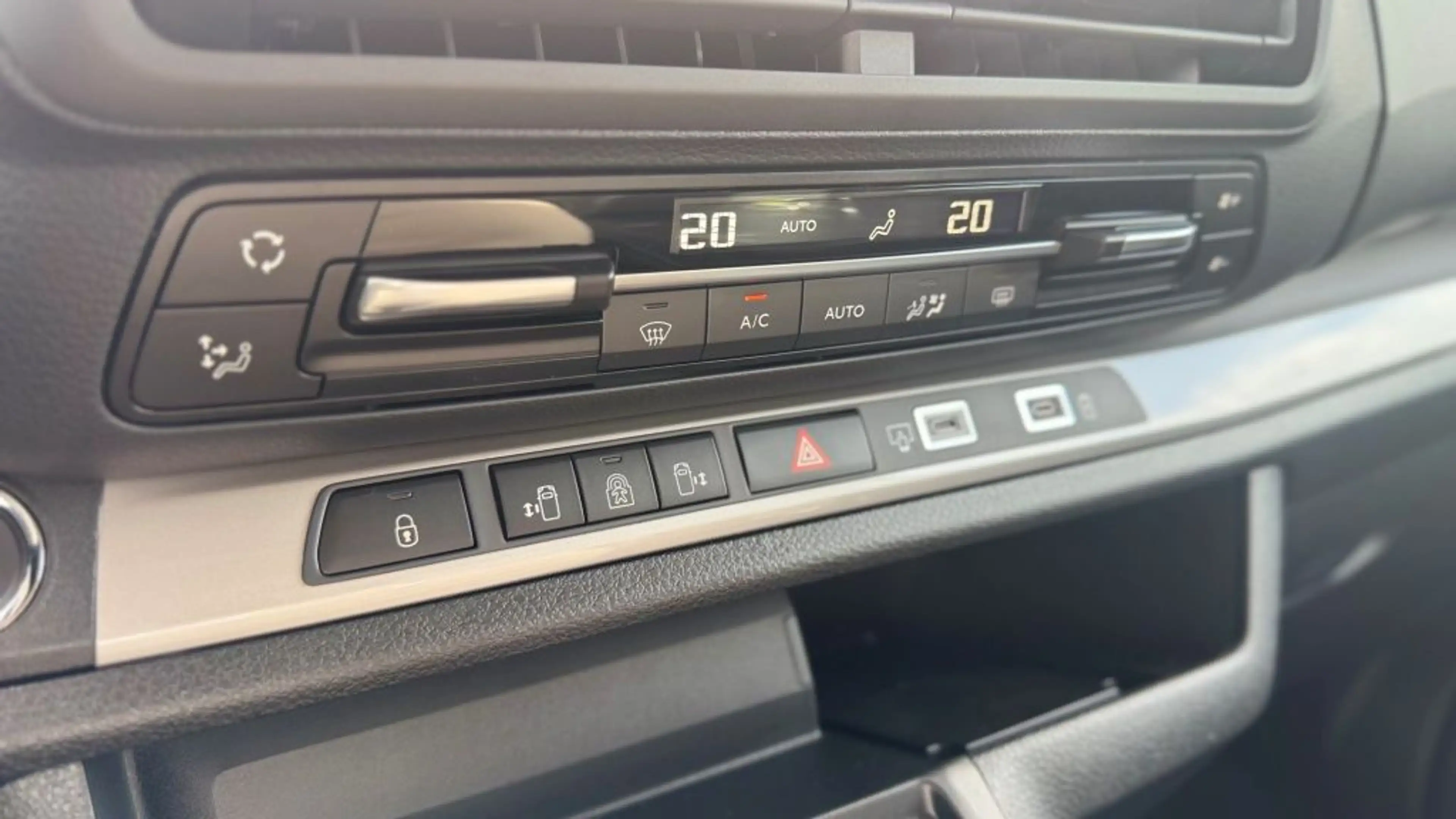 Citroen Spacetourer XL Diesel 180 Autm. Max*ACC*LED*AHK*NAVI*STHZG* — photo 15