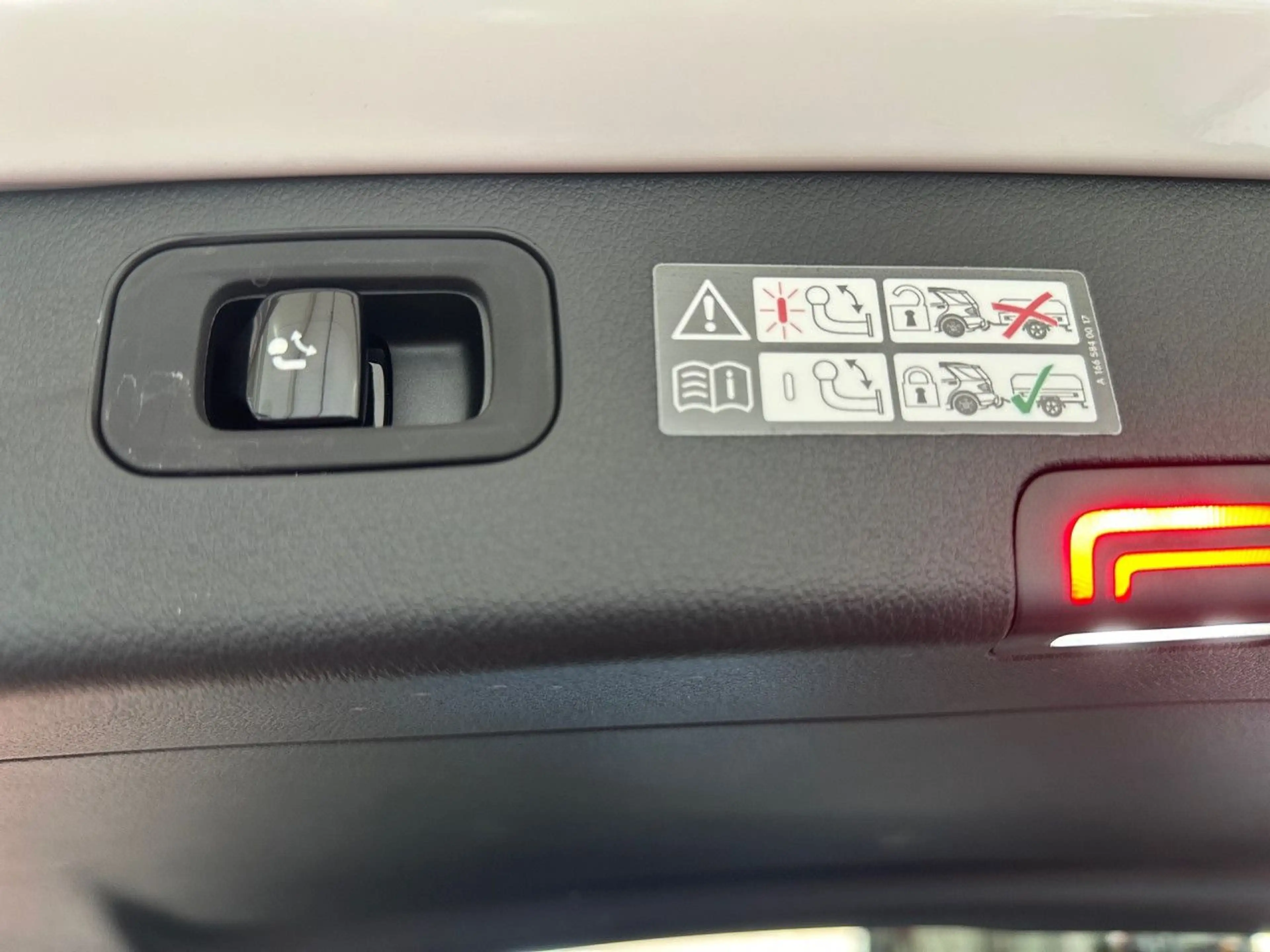 Mercedes-Benz C 200 T Edition AMG-Line Pano AHK Night Memory PTS — photo 14