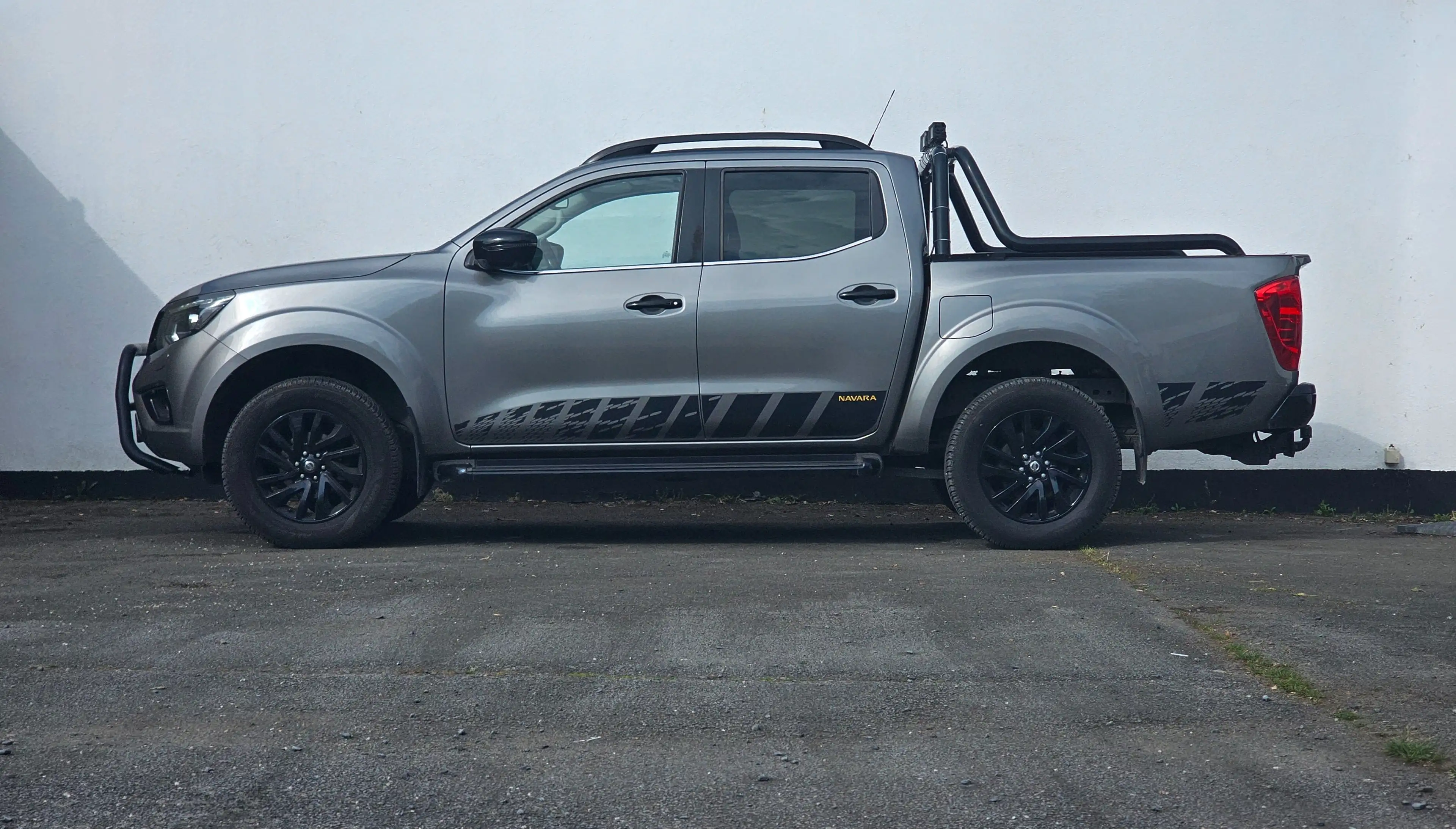 Nissan Navara Black Edition N-GUARD *23132 EX BTW / HTVA — photo 3