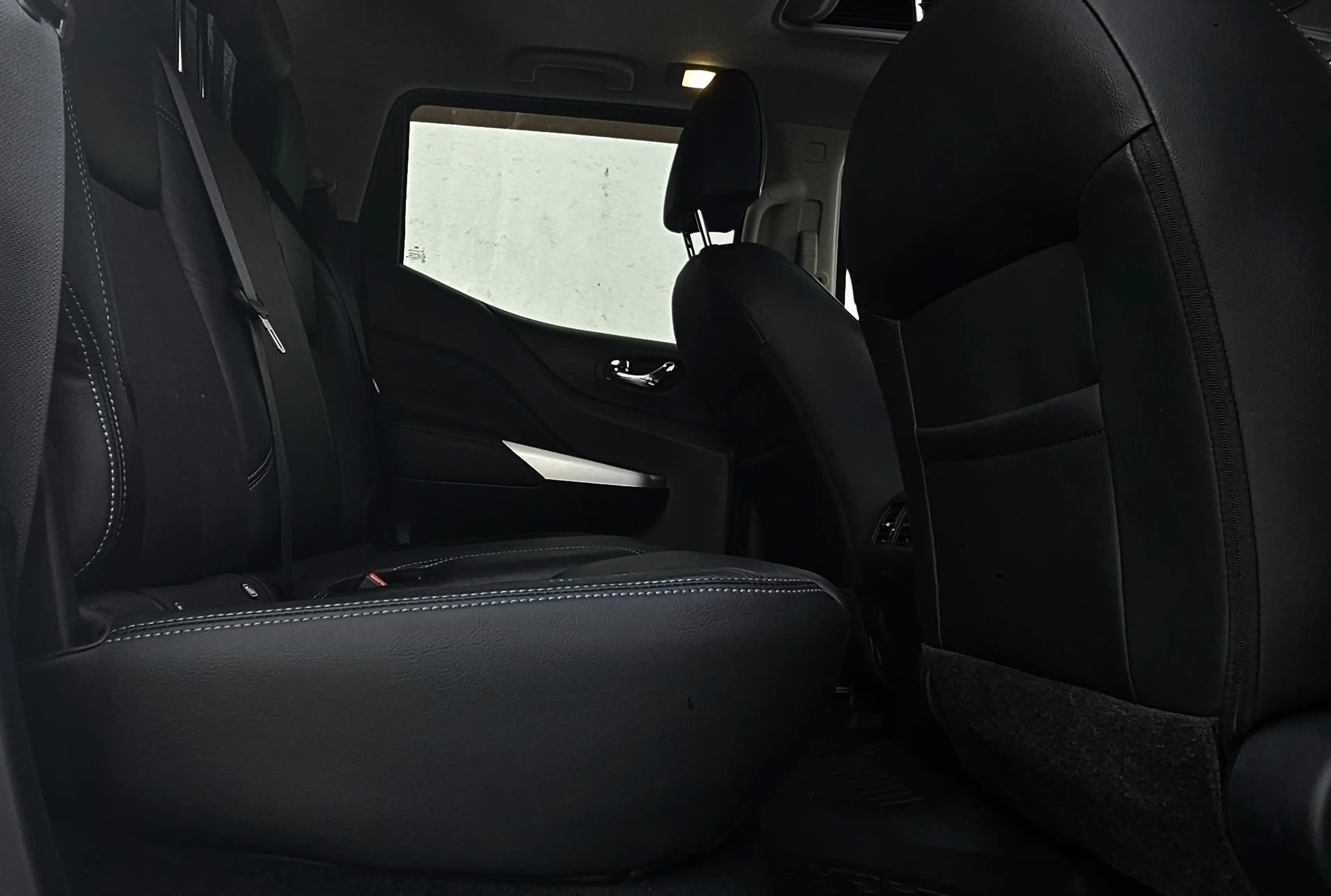Nissan Navara Black Edition N-GUARD *23132 EX BTW / HTVA — photo 15