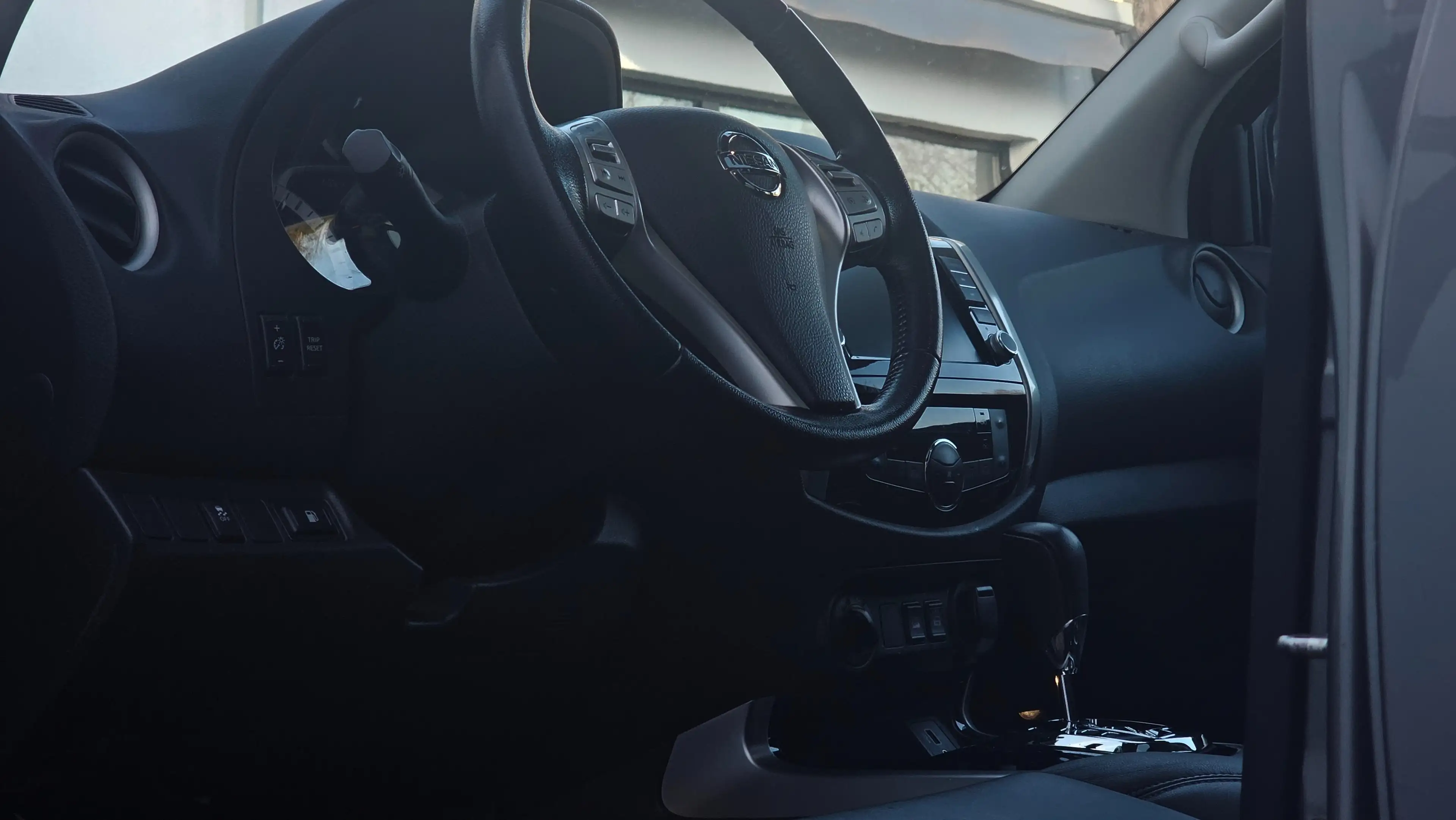Nissan Navara Black Edition N-GUARD *23132 EX BTW / HTVA — photo 8