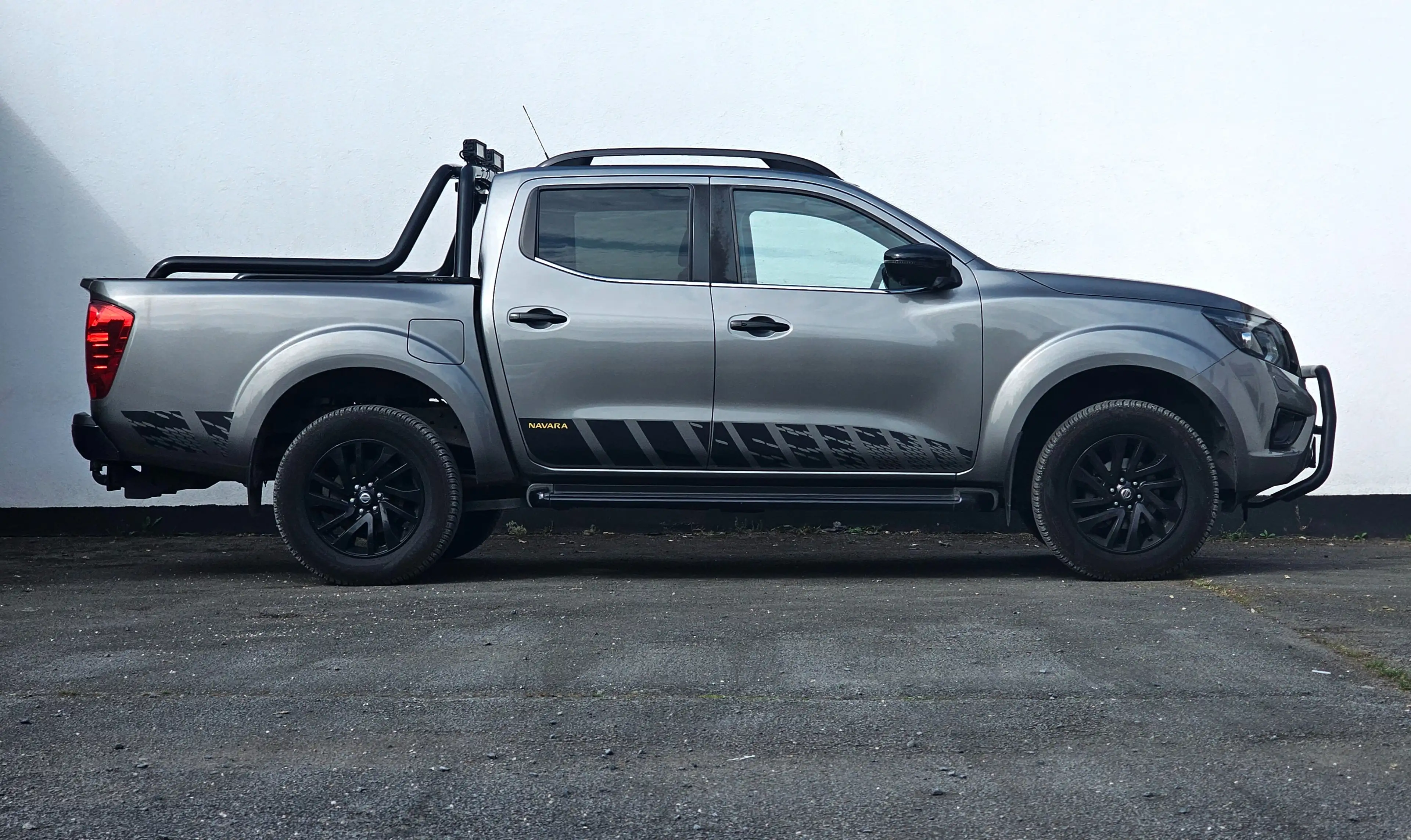 Nissan Navara Black Edition N-GUARD *23132 EX BTW / HTVA — photo 4