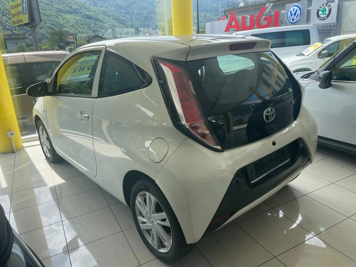 Toyota Aygo X NEOPATENTATI 1,0 "x-play" Білий - 1