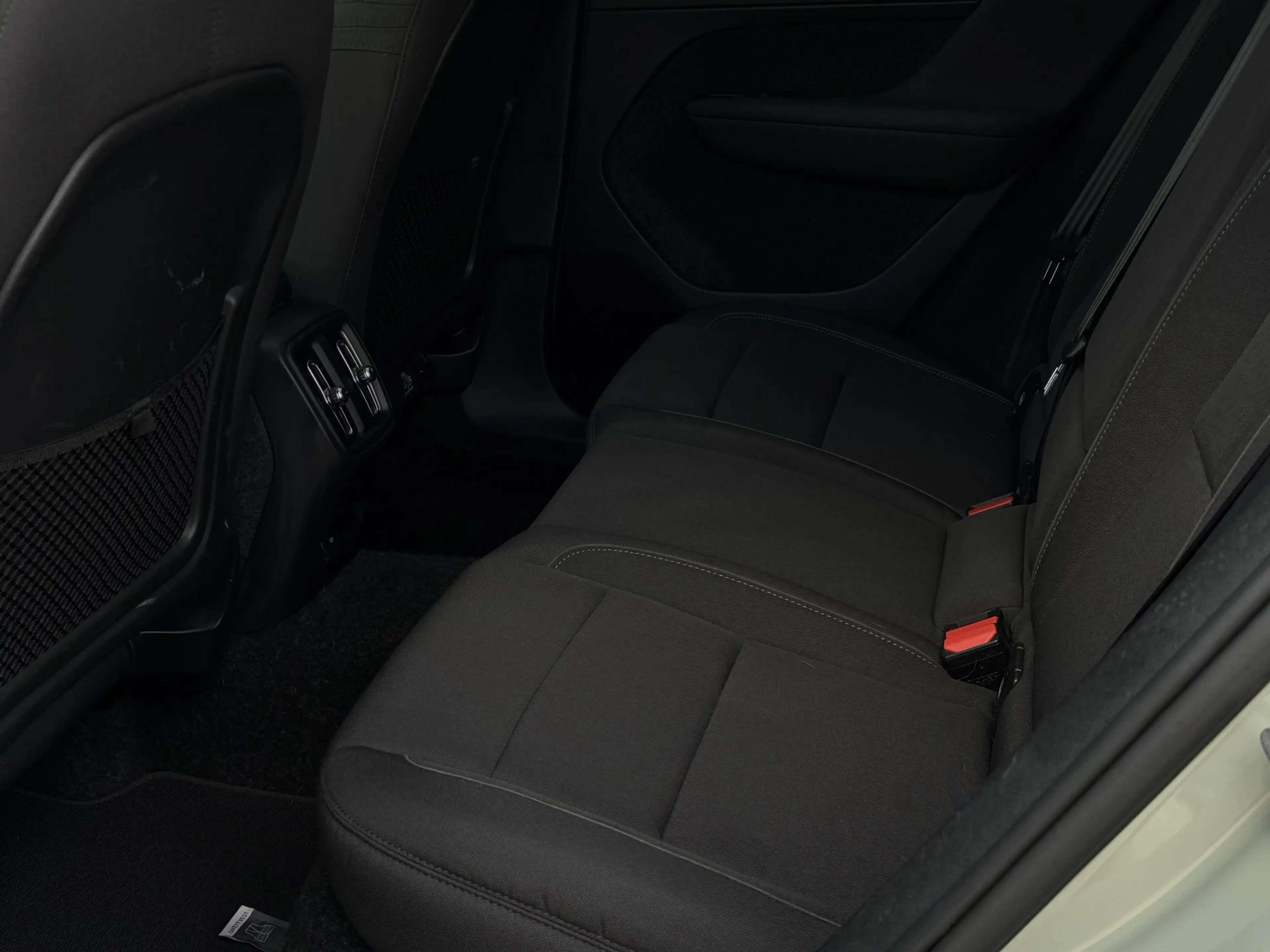 Volvo C40 Recharge Core 69 kWh SoH 96,2% — photo 5
