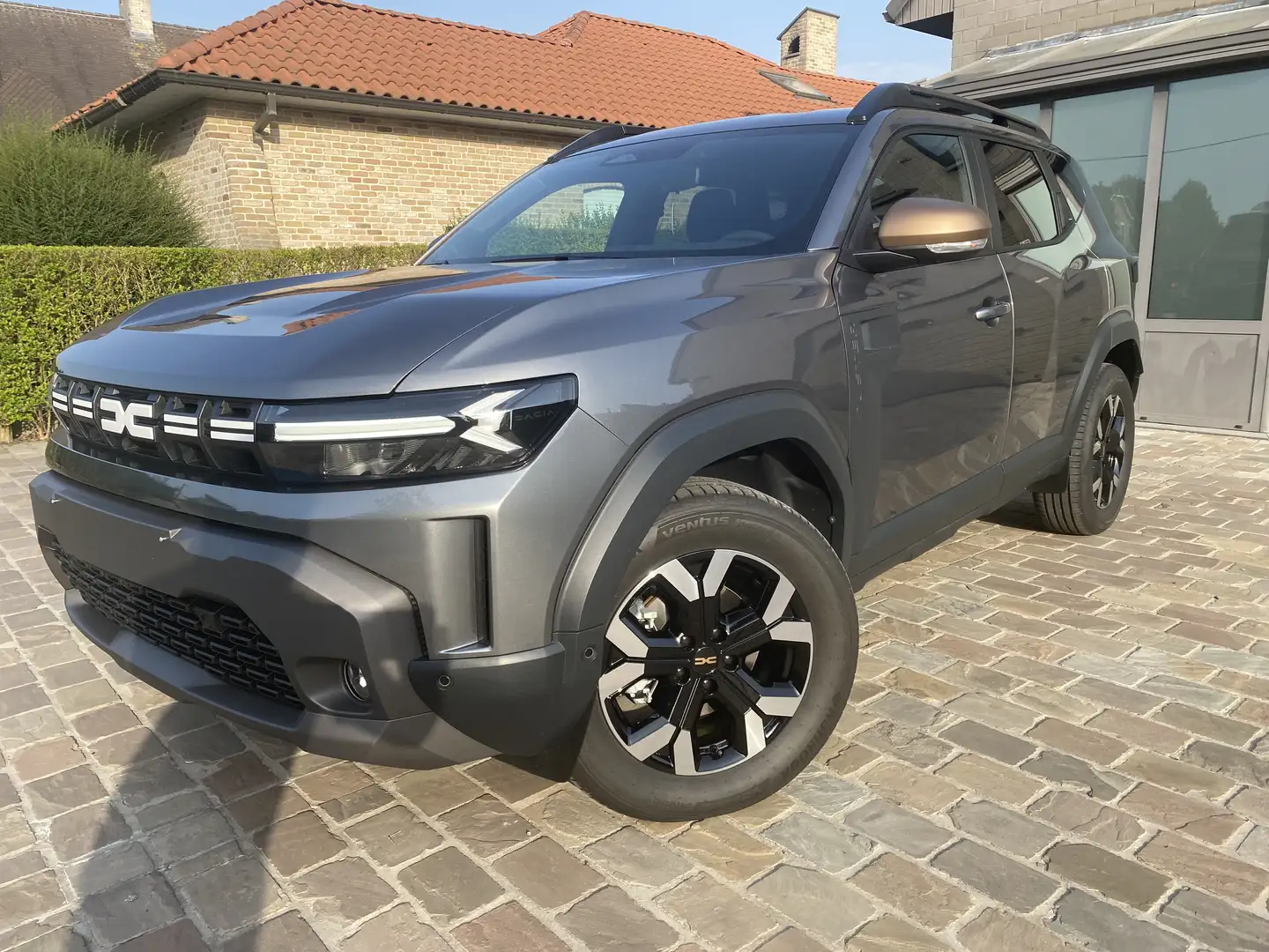 Dacia Duster X-treme 1.6 Full Hybrid 140 Gris - 1