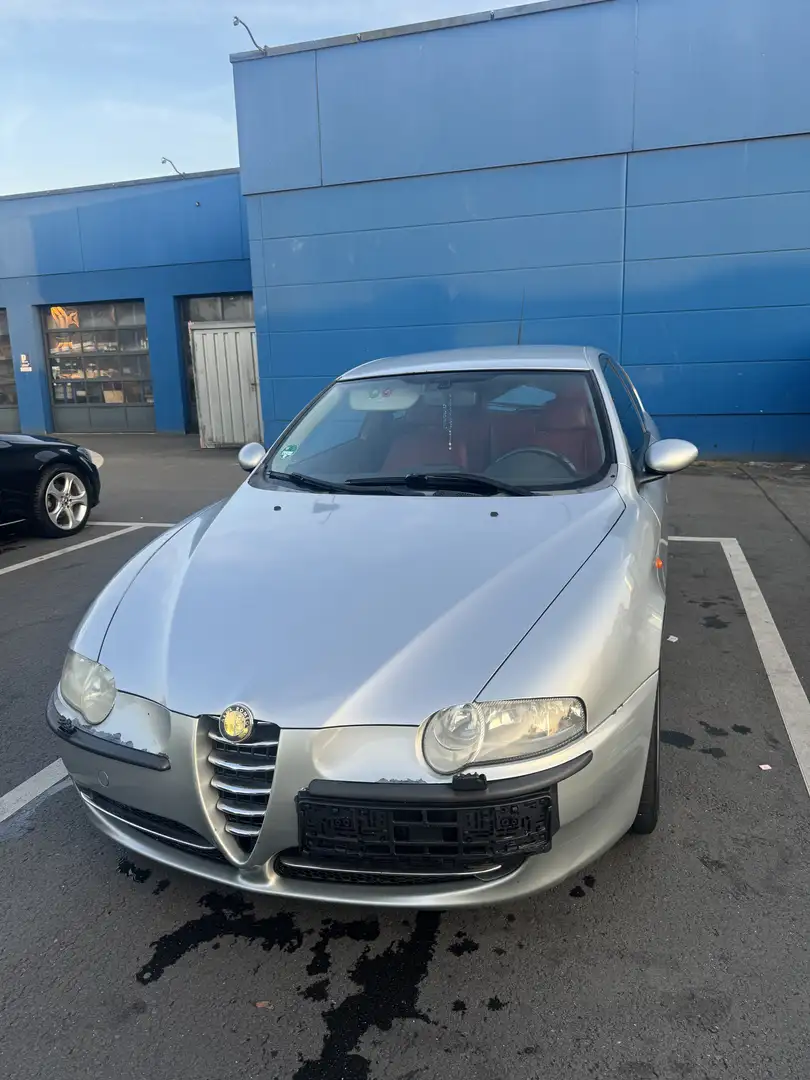 Alfa Romeo 147 2.0 Twin Spark Selespeed Distinctive - 1