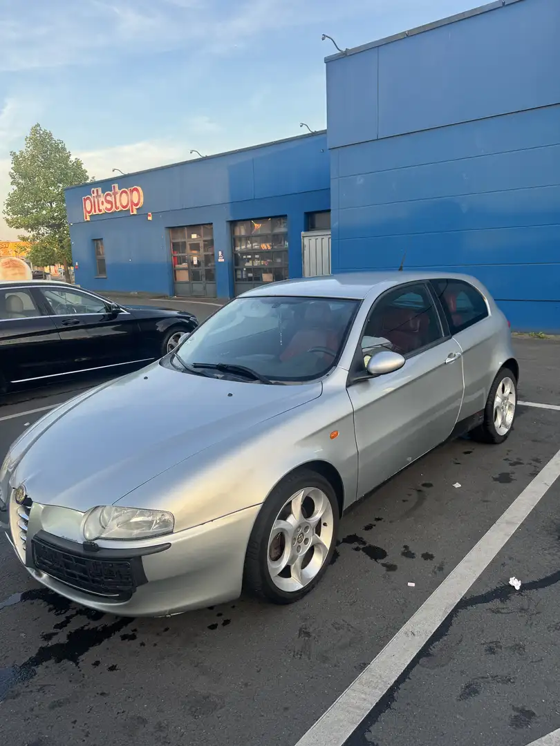 Alfa Romeo 147 2.0 Twin Spark Selespeed Distinctive - 2