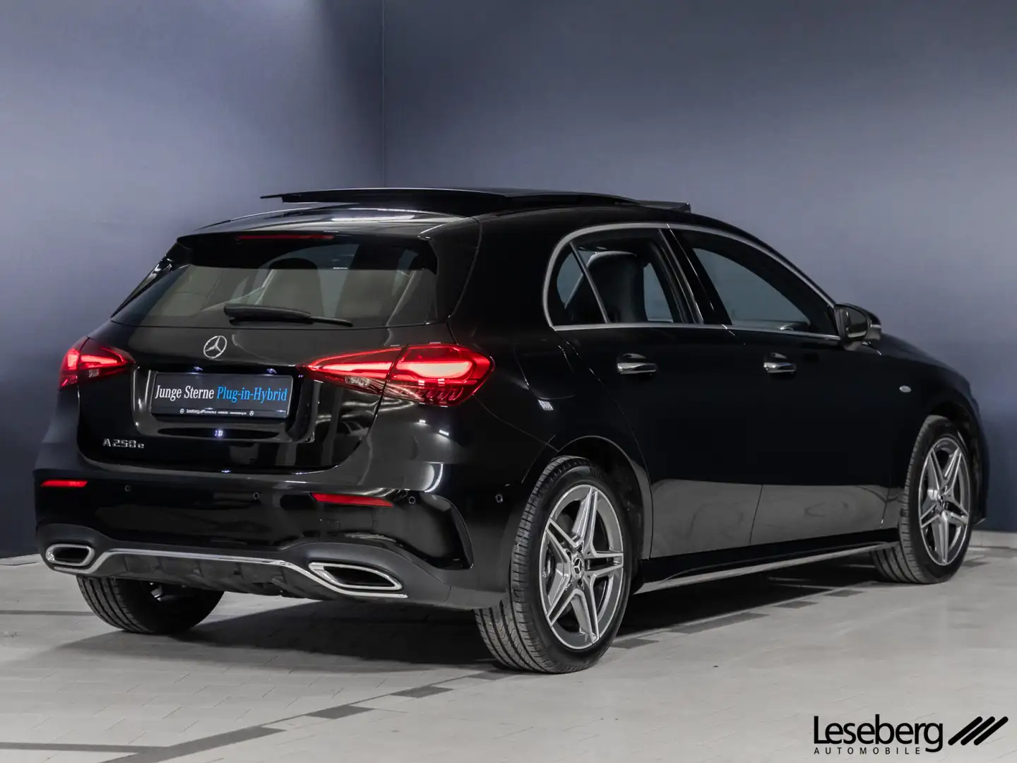 Mercedes-Benz A 250 A 250 e AMG Prem. Multibeam/Distro/Pano/360°/HUD Schwarz - 2