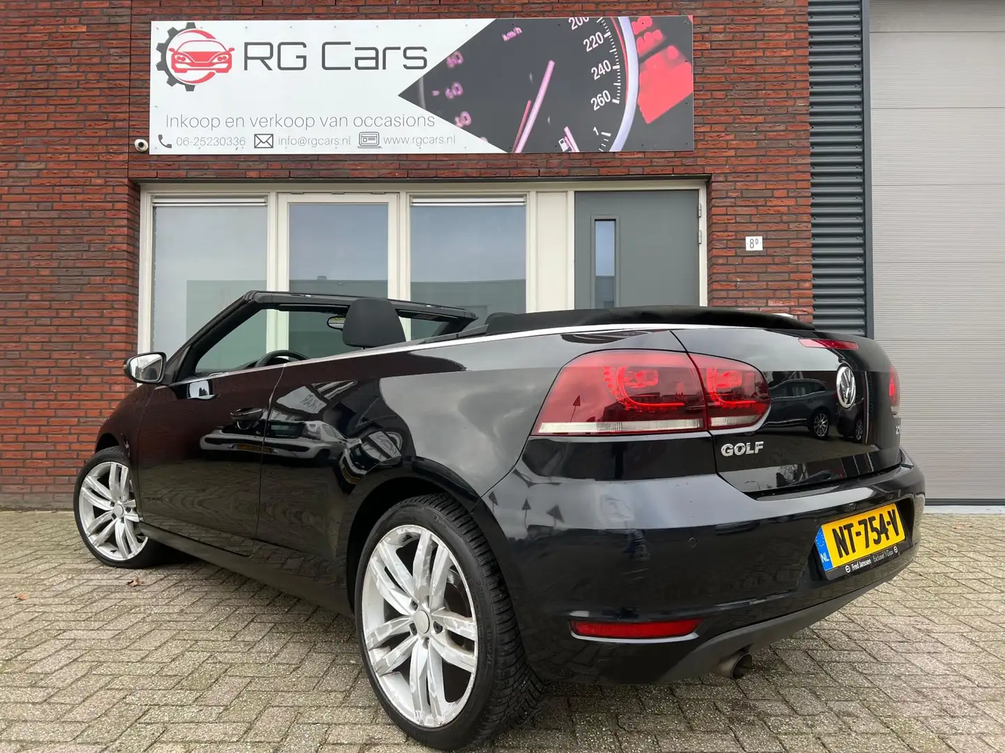Volkswagen Golf Cabriolet 1.2 TSI BlueMotion / Navi / PDC / Clima / Cruise Negru - 2