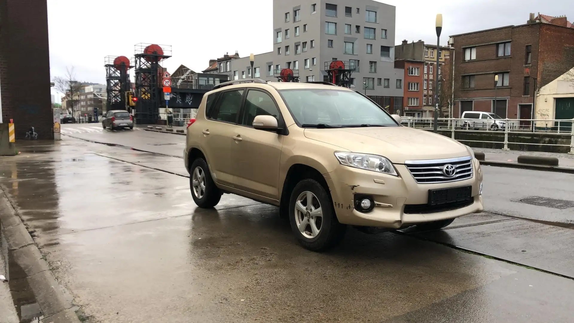 Toyota RAV 4 2.2 D-4D 4x4 VIP DPF Goud - 2