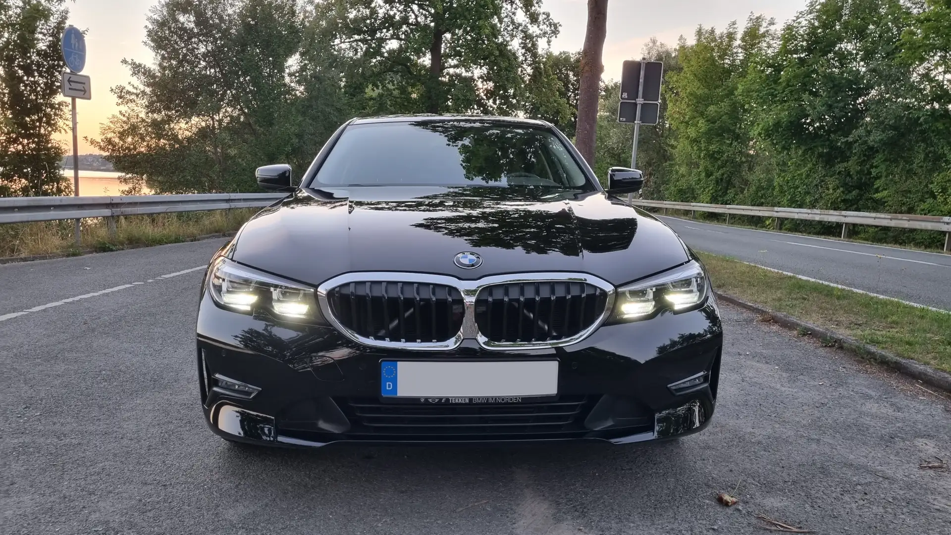 BMW 318 G20 - Scheckheft - TüV 06/2027 - TOP Zustand Schwarz - 2