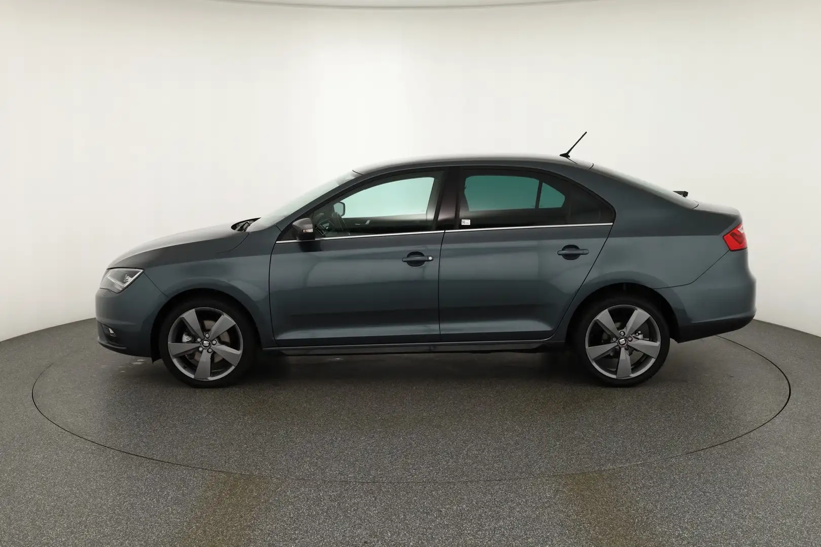 SEAT Toledo 1.0 TSI FR-Line LED Navi Sitzheizung USB Gris - 2